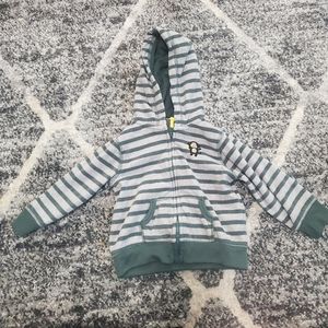 Sweatshirt / size 9 mo / carters
